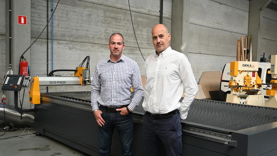 C-METALS VERDEELT PLASMASNIJMACHINES VAN GEKA