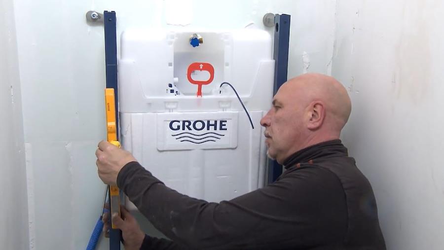 Votre toilette suspendue installée en deux temps trois mouvements par vos soins