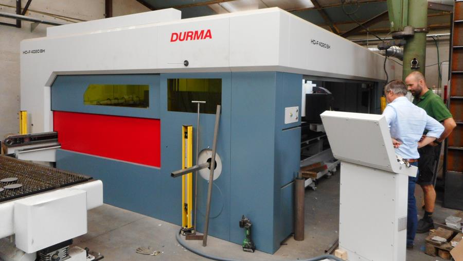Metaalcomfort investeert in plooibank en lasersnijmachine