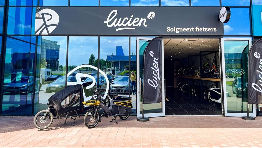 Lucien ouvre le Lucien Gent Arena dans un lieu emblématique