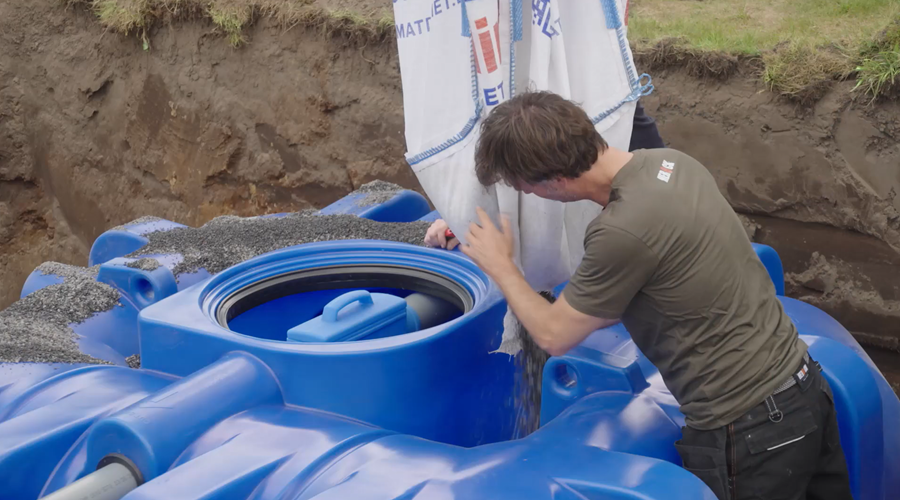 Zo plaats je zelf een regenwatertank