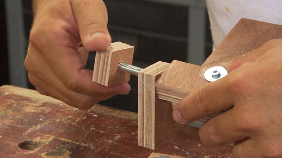 Serre-joint DIY: serrage perpendiculaire