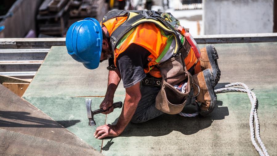 HOGE ACTIVITEIT IN SCHRIL CONTRAST MET VERWACHTE OMZET